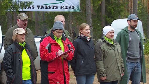 Pilnā sparā rit meža stādīšanas sezona (VIDEO)