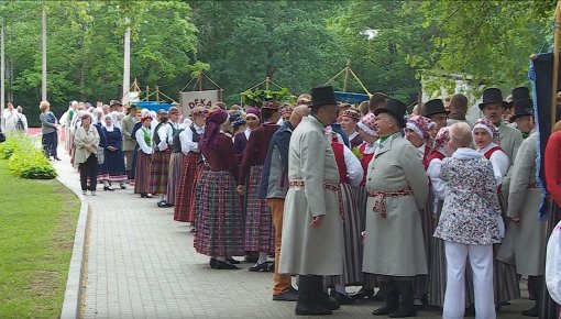 Izdejots tautu deju festivāls “Eima, eima!” (VIDEO)