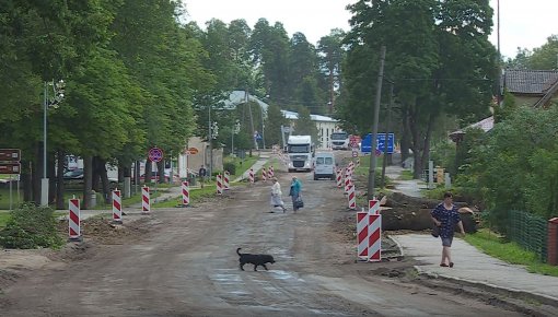 Viļakā vēsturisko bruģi uz ceļa neatstās (VIDEO)