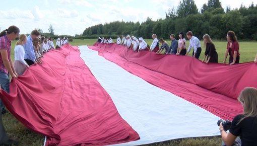 Viļakas novadā iemūrē laika kapsulu apraides masta pamatos (VIDEO)