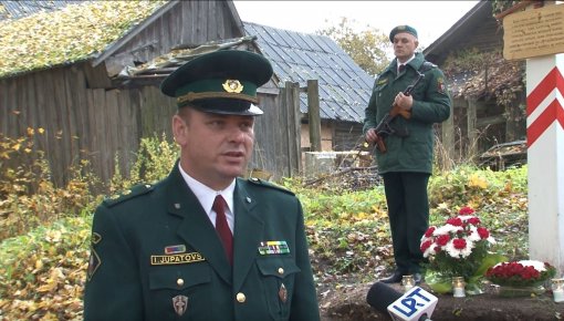Piemin represijās nonāvētos robežsargus (VIDEO)