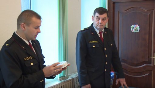 VUGD informē seniorus par dūmu detektoriem (VIDEO)