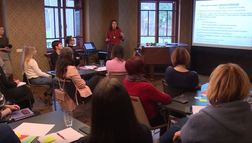 Radošajā NEdarbnīcā meklē risinājumus vecās skolas ēkas atdzimšanai (VIDEO)