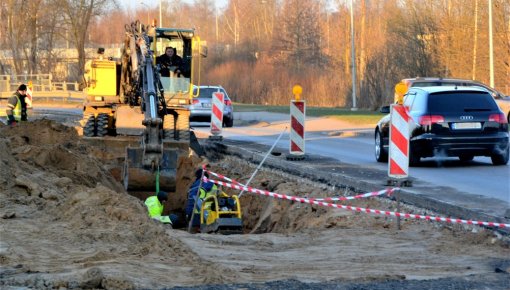 Renovācija Cietokšņa ielā: sliedes ir novāktas, autovadītāji stāv sastrēgumos