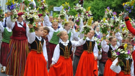 XIII Latvijas Skolu jaunatnes dziesmu un deju svētkos piedalīsies vairāk nekā 37500 dalībnieku