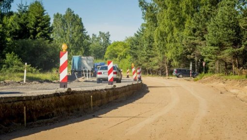 Daugavpils un Ilūkstes apkārtnē notiek būvdarbi septiņos autoceļu posmos