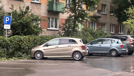 Par automašīnu stāvēšanas atļauju izniegšanas kārtību lemj dzīvokļu īpašnieki