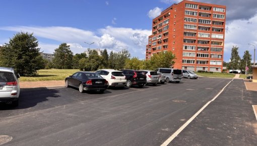 Šogad 23 daudzdzīvokļu māju pagalmos plānots izbūvēt autostāvvietas