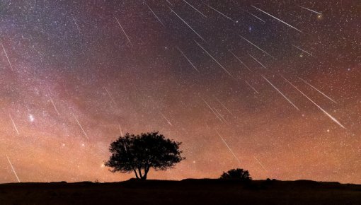 Jūlijā un augustā debesīs var vērot iespaidīgu un retu dabas parādību: nosauktas arī vietas, kuros Latvijas reģionos tas būs vislabāk redzams