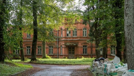Pie bijušās Mežciema sanatorijas turpinās parka labiekārtošana