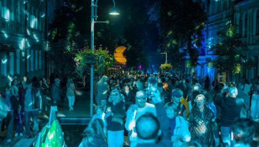 Rīgas ielas svētki piesaistīja tūkstošiem apmeklētāju