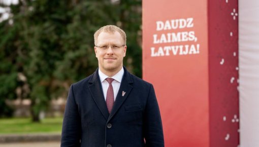 Andrejs Elksniņš: Sirsnīgi sveicu Jūs Latvijas Republikas proklamēšanas 107. gadadienā!