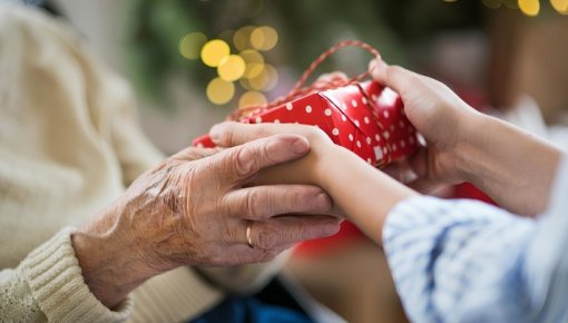 Nodibinājums “Rūpes” izsludina ziedojumu vākšanu dāvanām pansionātiem un sociālās aprūpes centriem pirms Ziemassvētkiem