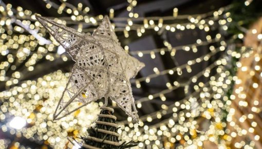 Ziemassvētku labdarības tirdziņš Daugavpilī - dāvā prieku