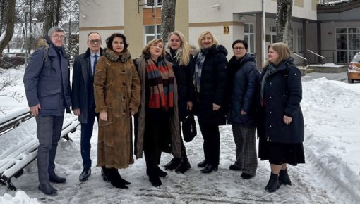 Veselības ministrijas un NPVC pārstāvji Daugavpilī atbild uz darbinieku jautājumiem par plānoto psihiatrisko slimnīcu reorganizāciju