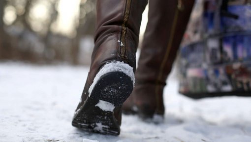 Apavi slīd uz ledus? Vienkārši veidi, kā padarīt tos drošākus