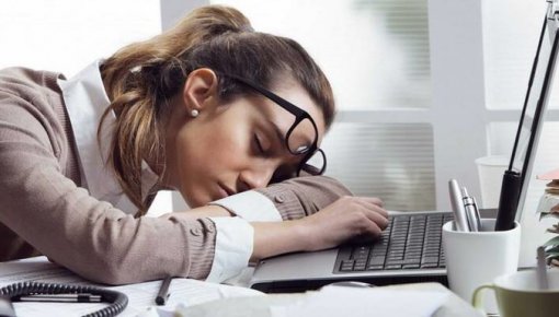 Par maz miega? Lūk, kā uzlabot pašsajūtu dienas laikā