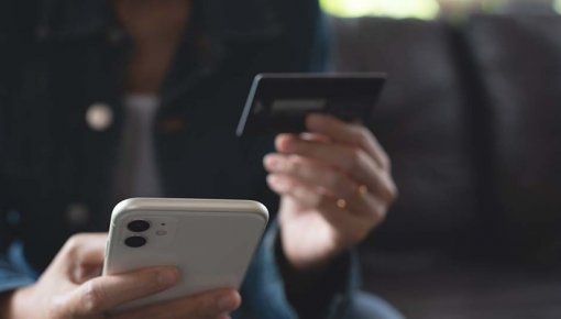 Telefonkrāpnieki uzdodas par VSAA darbiniekiem – vilinot ar “pensiju pārrēķinu” izkrāpj datus