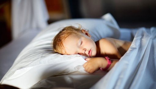 Bērns bieži mostas naktī - ko mainīt vakara rutīnā