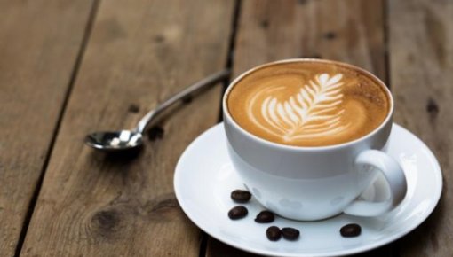 Tikai šķipsniņa šīs garšvielas kafijā var palīdzēt pazemināt asinsspiedienu un uzlabot smadzeņu darbību
