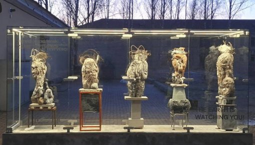 Galerijā “4METRI” atklāta Haralda Jegodzienska izstāde “Zeme tevi vēro!”
