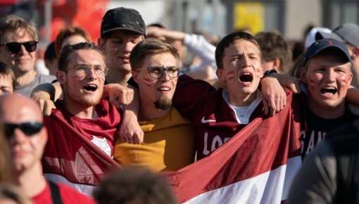 Pie Daugavpils Ledus halles uz lielā ekrāna translēs pasaules čempionāta hokejā spēles