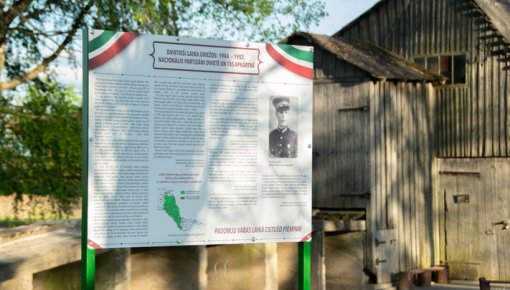 Dvietē atklāts piemiņas stends nacionālo partizānu kustībai