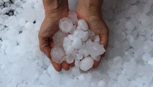 Meteorologi brīdina: nākotnē Eiropā arvien biežāk iespējama milzu krusa