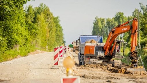 Autovadītājiem jārēķinās ar satiksmes ierobežojumiem vairāk nekā 60 valsts autoceļu posmos