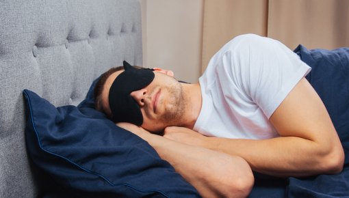 "Sleepmaxxing" – jaunais miega trends, kas iekarojis sociālos tīklus. Vai tas tiešām uzlabo miega kvalitāti?