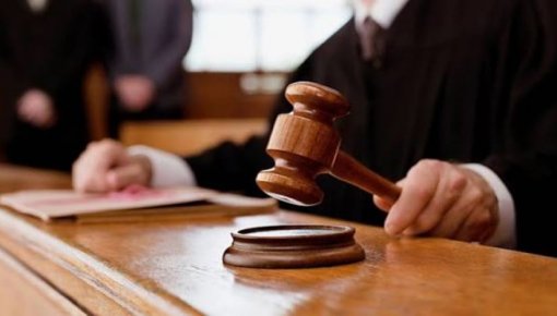 Tiesās sievieti par dzīvesbiedra un mazgadīgā dēla slepkavības mēģinājumu