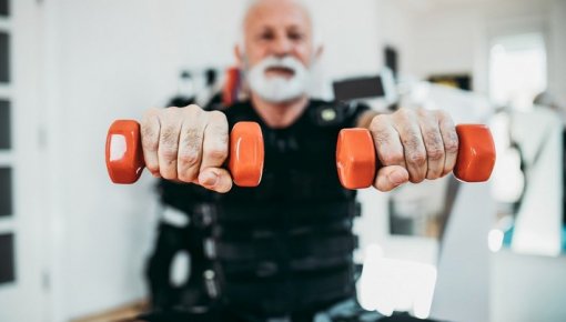 Pēc 60 gadu vecuma īpaši svarīgi trenēt šo prasmi – tā var palīdzēt izvairīties no kritieniem