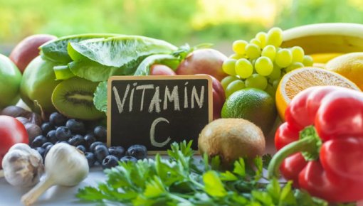 Kā vislabāk uzņemt C vitamīnu? Farmaceite skaidro biežākās kļūdas