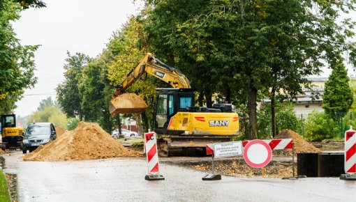 Līdz 28. augustam slēgts Višķu ielas posms: autovadītājus aicina ievērot apbraukšanas shēmu