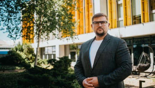 Algas aug, bet “aplokšņu” algas nepazūd: ekonomists skaidro iemeslus