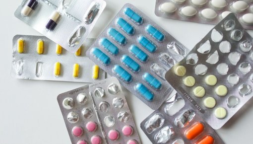 Eksperti ceļ trauksmi par ikdienā nepieciešamo medikamentu pieejamību Latvijā