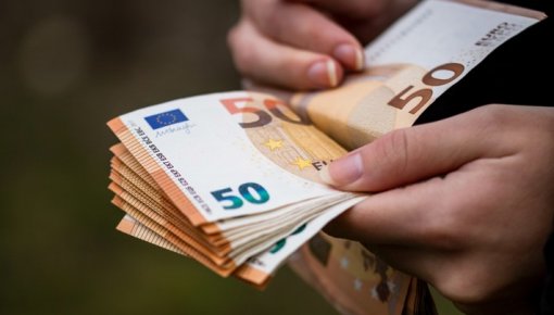 Vidējā alga Latvijā sasniegusi 1886 eiro pirms nodokļu nomaksas