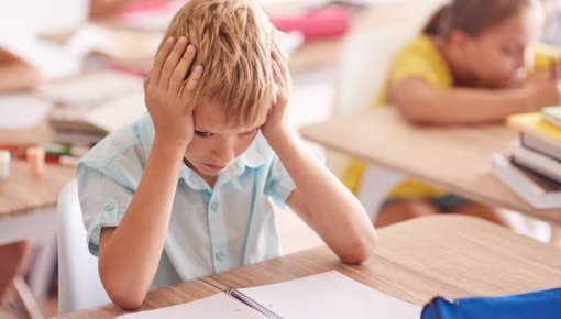 Bērna uzvedība rada bažas: kādu atbalstu var sniegt skolā?