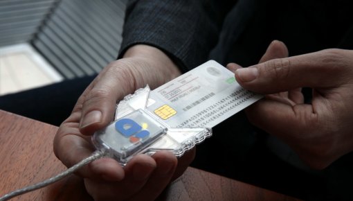 Dombrava rosina atteikties no obligātas eID kartes