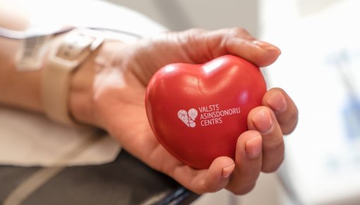 Valsts asinsdonoru centrs aicina visu asinsgrupu donorus ziedot asinis