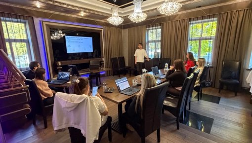Daugavpilī praktiskā nodarbībā iepazīst Google rīka NotebookLM iespējas