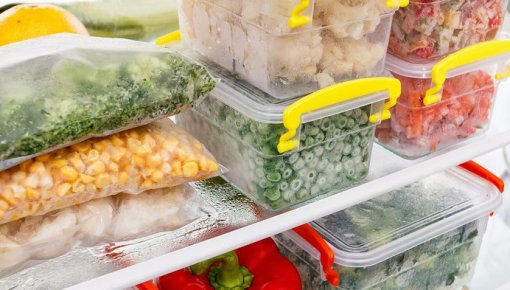 Kāpēc saldētavā produkti kļūst sausi un zaudē garšu? Lūk, kā no tā izvairīties