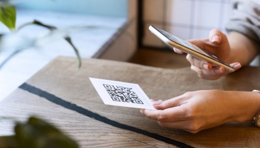 Uzmanību, skenējot QR kodus: krāpnieki atraduši jaunu veidu, kā izkrāpt naudu