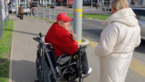 Daugavpils kļūst pieejamāka cilvēkiem ar invaliditāti, taču pilsētā joprojām ir šķēršļi
