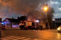 Kaimiņš glābjot degošās mājas saimnieku riskē ar savu dzīvību