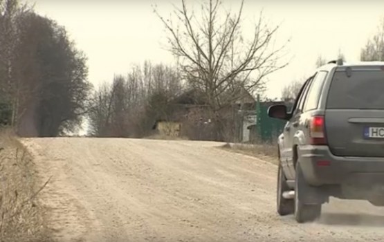 Novada dome iedalīja līdzekļus grants ceļu projektiem