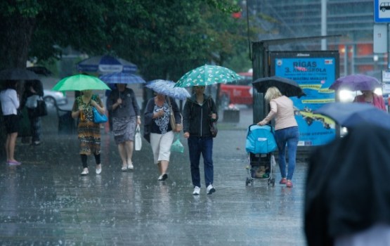 Lietus un vēsums uzlabojis gaisa kvalitāti