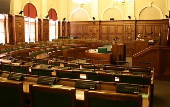 Par Saeimas atlaišanu nedēļas laikā parakstās ap 2500 iedzīvotāju