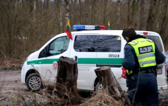 Lietuvu satricinājusī slepkavība: aizdomās turētos nogādā tiesā