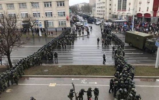 Baltkrievijā pirms protesta akcijas aizturēti vairāki desmiti cilvēktiesību aizstāvju